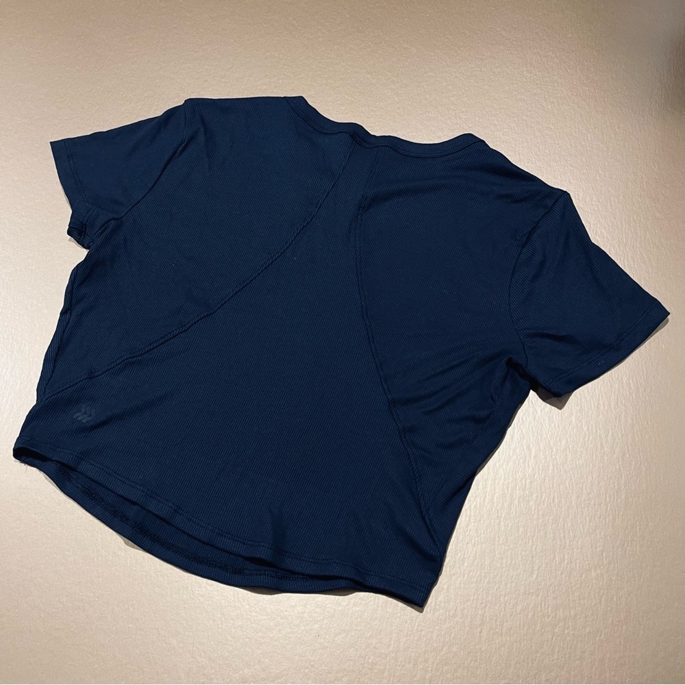 All in Motion Black Crop Top Exercise Shirt XS - Picture 4 of 5
